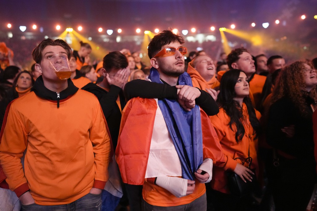 荷蘭球迷在阿姆斯特丹的阿積士告魯夫球場Fanzone觀戰。 AP