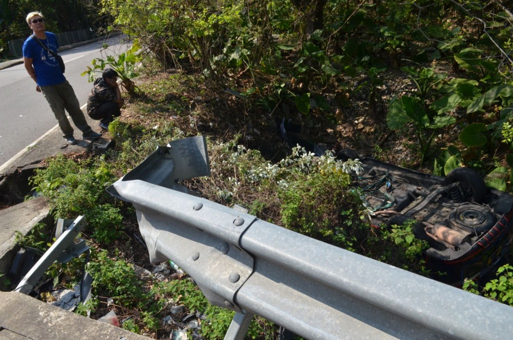 涉事私定車「反肚」。林思明攝