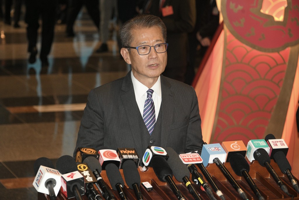 財政司司長陳茂波出席中聯辦新春團拜前見記者表示，基本法23條立法是香港憲制責任。陳浩元攝