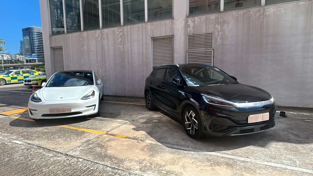 上述兩輛涉案私家車亦已被警方扣留調查及作進一步檢驗。林思明攝