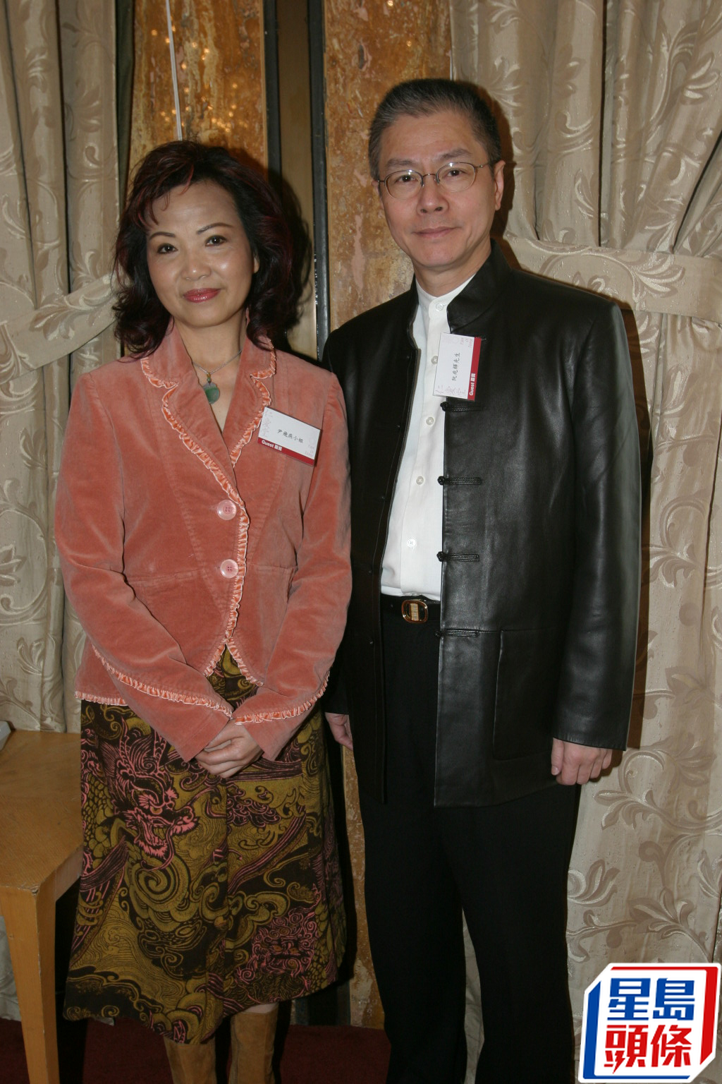 尹飞燕去年曾在访问透露最初与阮兆辉再见并不是朋友，若半年后才放下，两人亦恢复友好关系，她更表示邓拱璧开班，她亦有份参与。