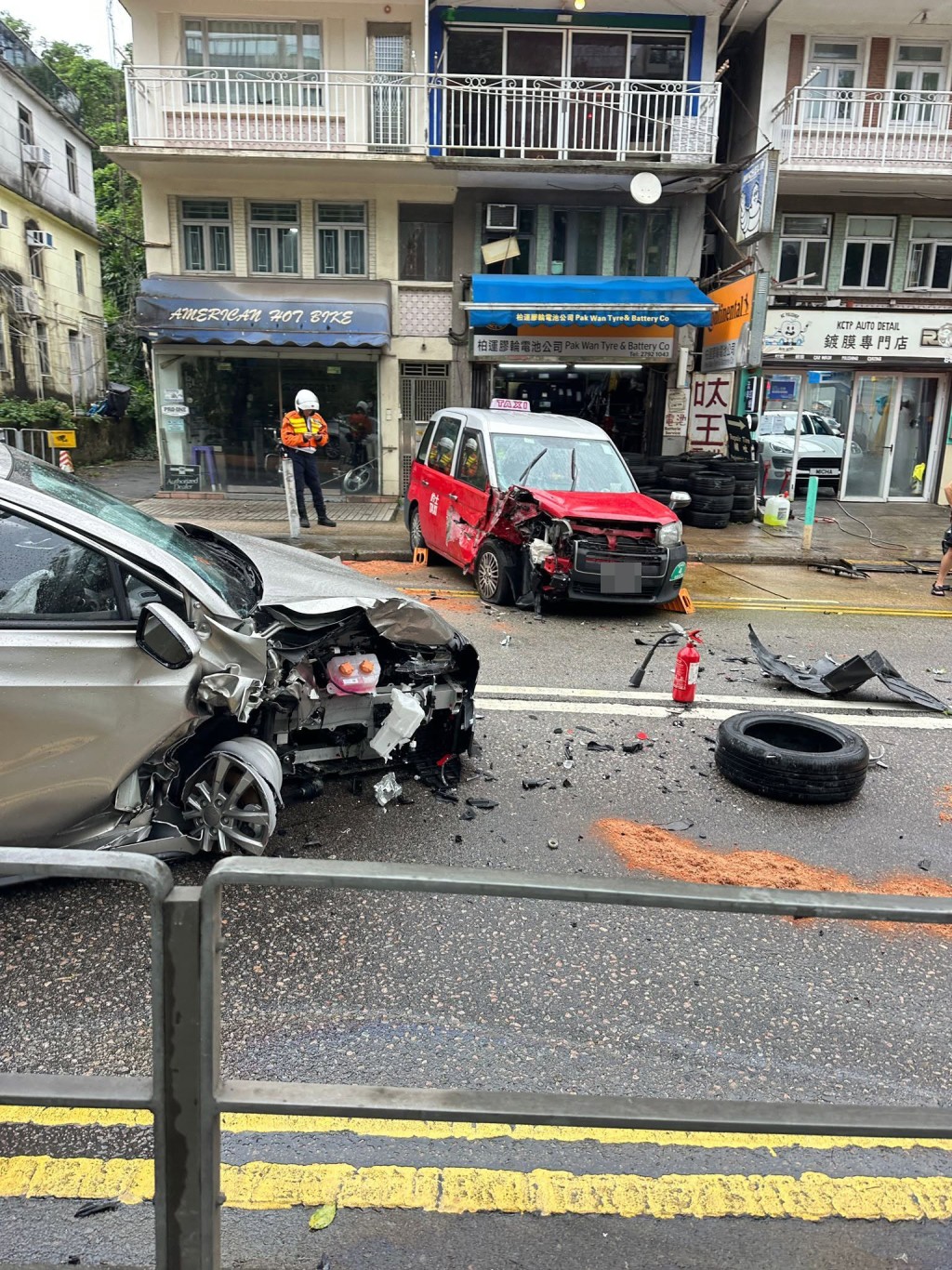 兩車車頭嚴重損毀。fb「香港公共交通智庫」圖片 兩車車頭嚴重損毀。fb「香港公共交通智庫」圖片