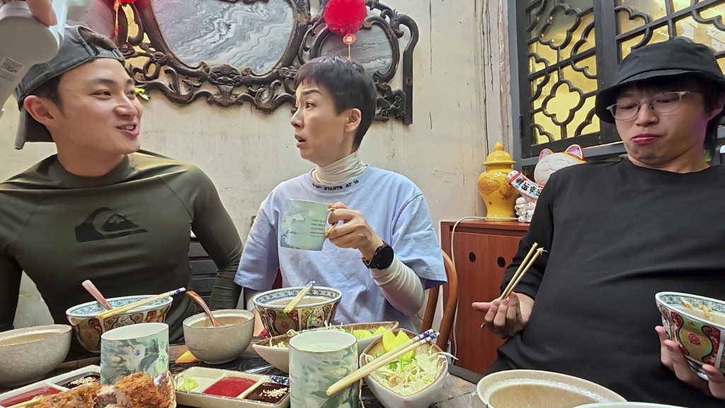 幾位「星級試伏員」將帶領觀眾到廣東省多個城鎮，食勻備受熱議或評價兩極的食店！