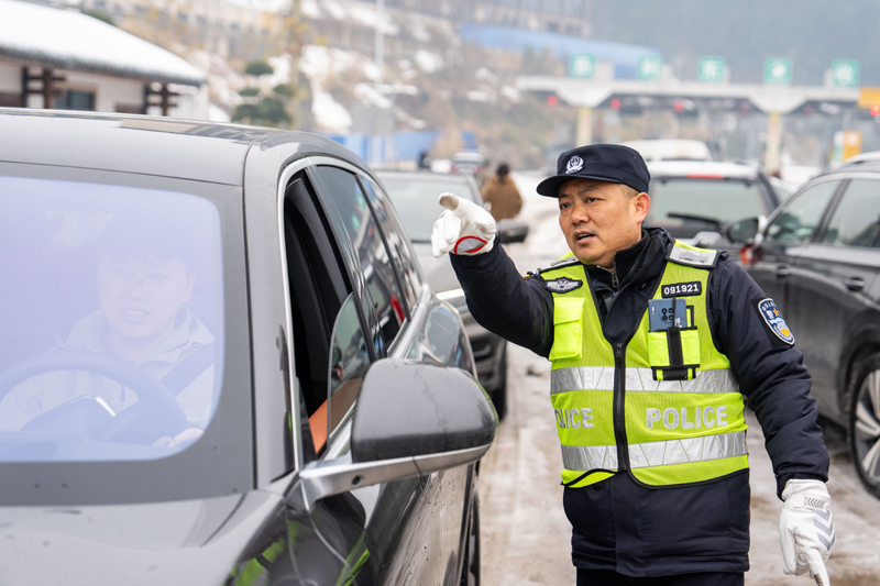 內地部門預計周六會是春運公路回程的高峰。新華社