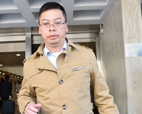 警司莫慶榮作供指,未完成警告,示威人士已「『3、2、1』撞埋嚟」。