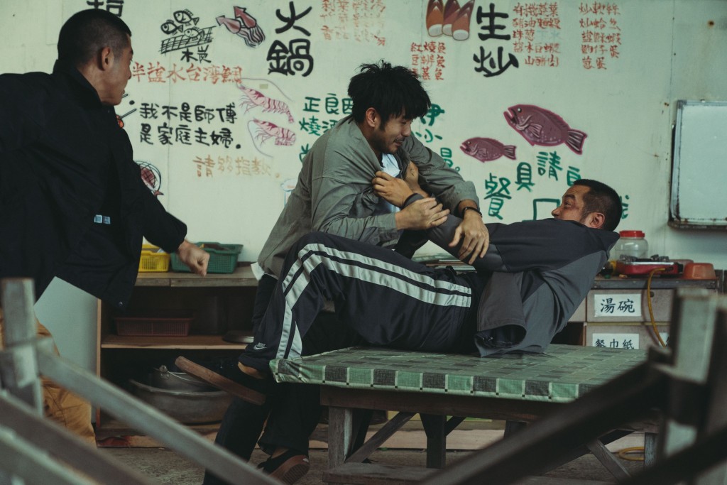 劇中孝全和立衡有連場打鬥戲，事前及拍攝期間都要跟日籍動作指導園村健介集訓，不過立衡開拍不久即告受傷，「打玻璃未有瞄準，打到鐵框，噴血出來，看到影后嚇倒、緊張！（靜雯：你少來）」