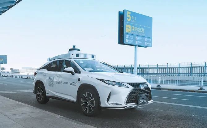 此次自動駕駛接駁載人示範應用的開放，是北京市在推動智能交通發展方面取得的又一重要成果。