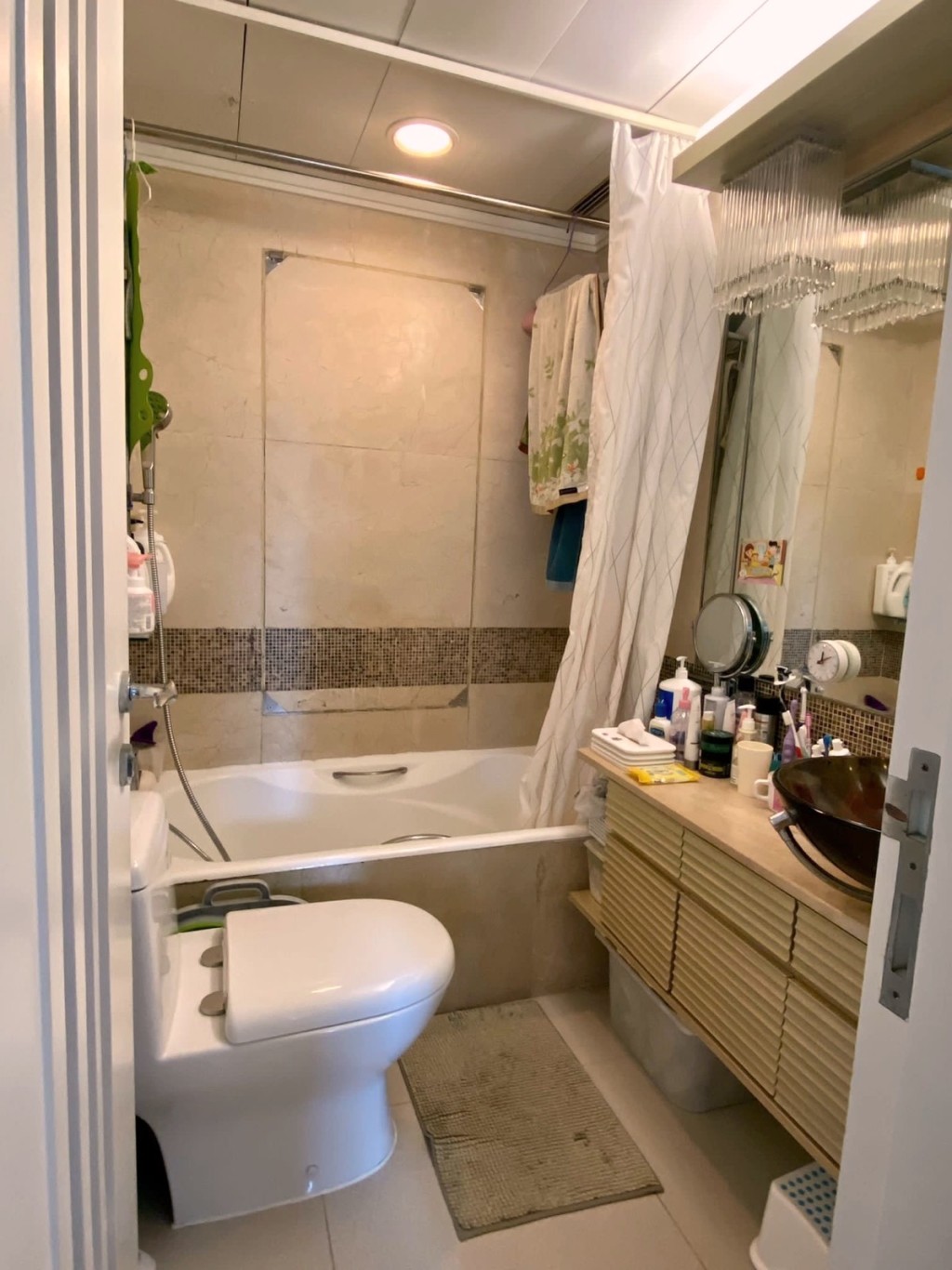 浴室設有浴缸，讓住戶可浸浴放鬆。