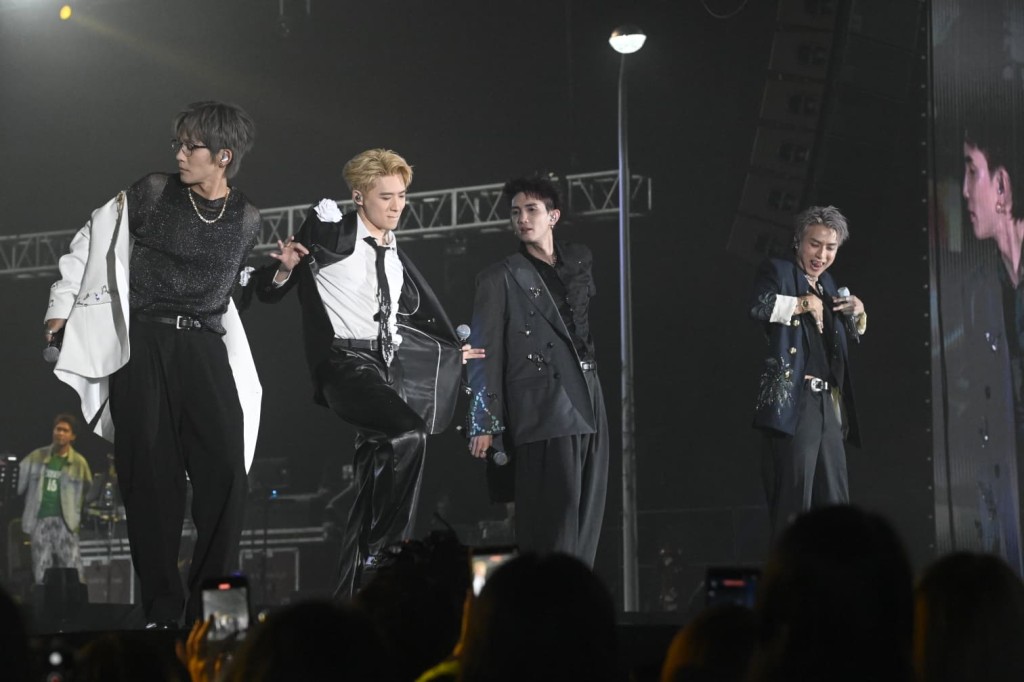 MIRROR成員楊樂文(Lokman)、江𤒹生(AK)、王智德(Alton)、陳瑞輝(Frankie)組成「FING小組」。 MIRROR成員楊樂文(Lokman)、江𤒹生(AK)、王智德(Alton)、陳瑞輝(Frankie)組成「FING小組」。