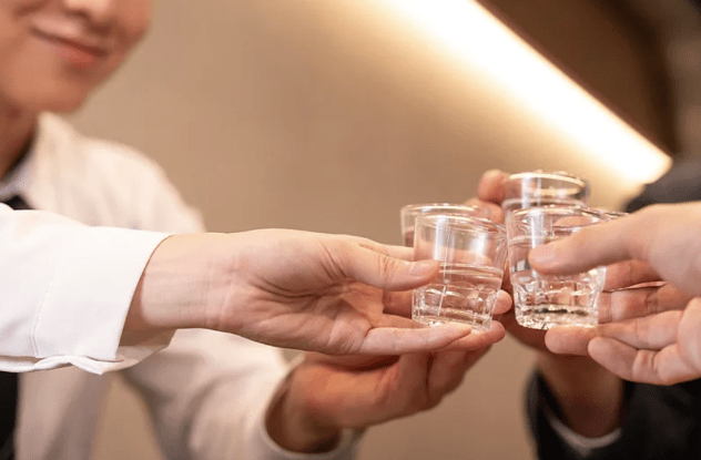 法庭文件顯示諶某根在婚宴上是自願喝酒的。（示意圖）羊城晚報