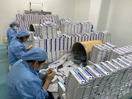 中國各地藥企正開足馬力生產。