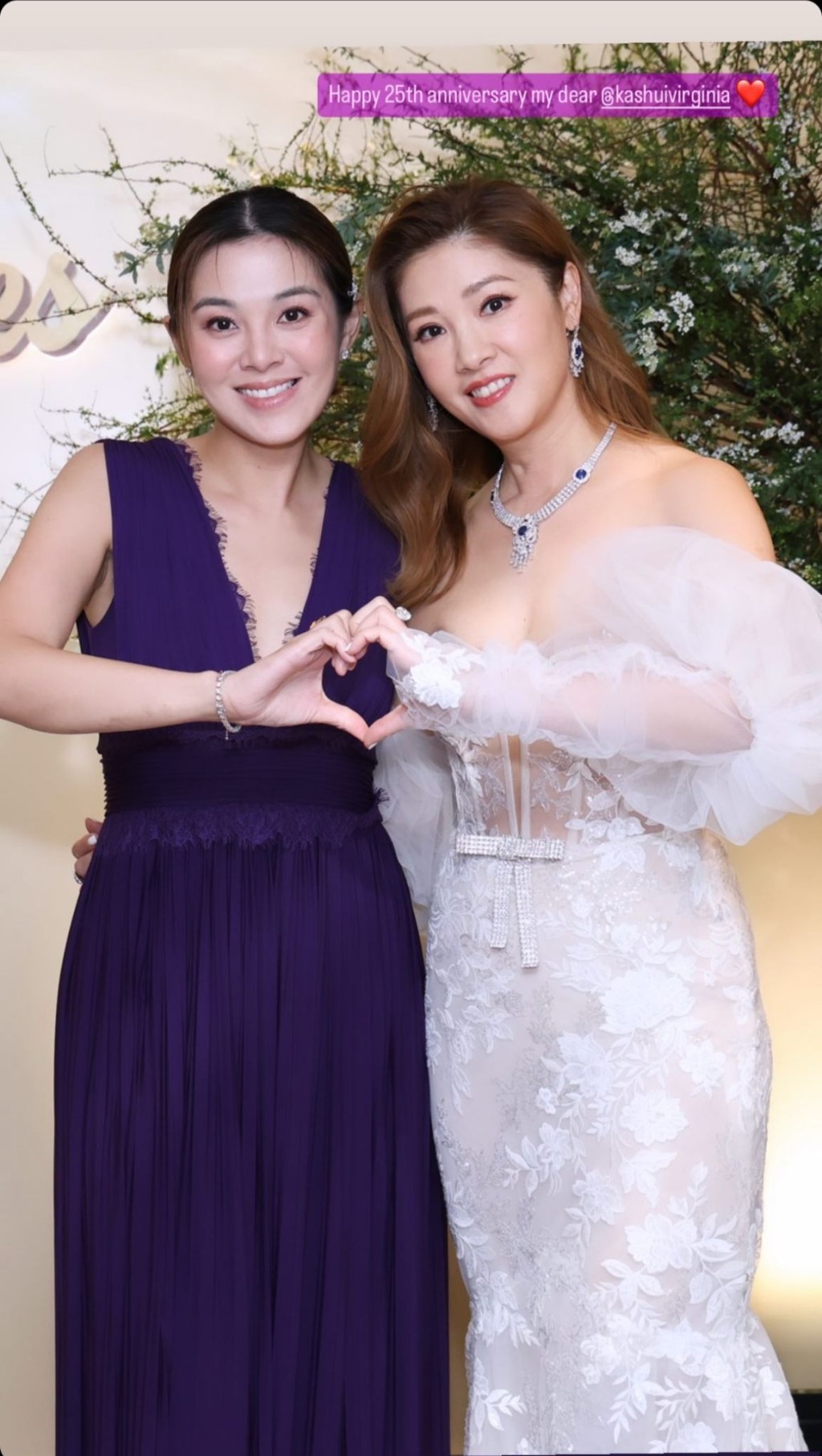 2011年国际亲善小姐梁丽翘（左）都盛装出席。