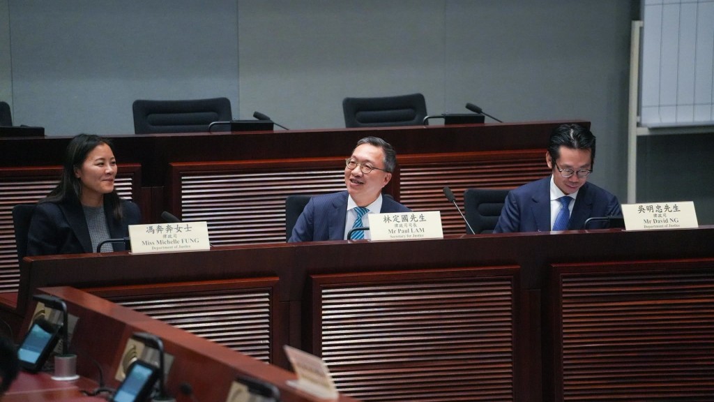 林定國向立法會司法及法律事務委員會匯報國際調解院及國際統一私法協會（UNIDROIT）落戶香港最新進展。林定國fb