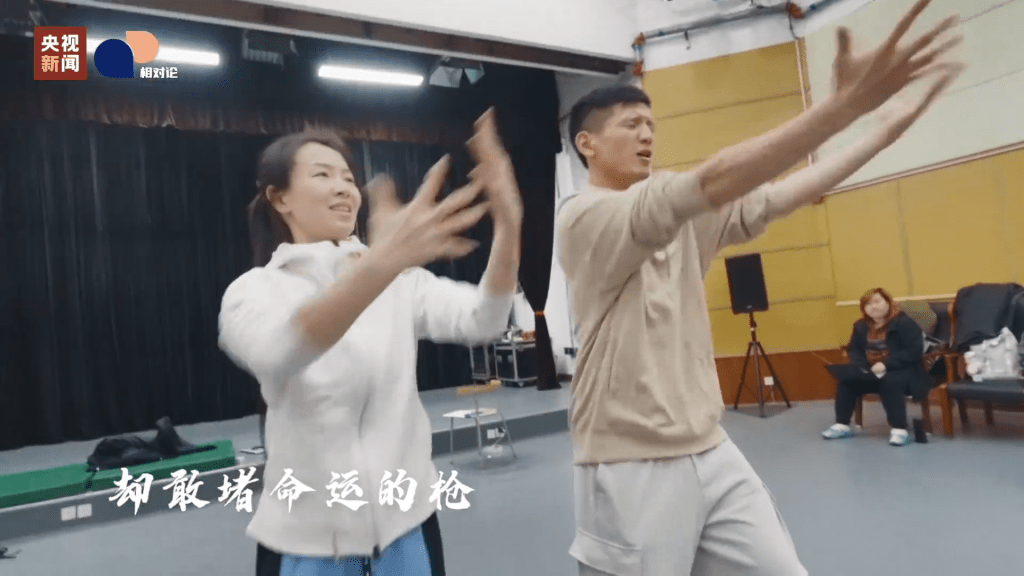 央視春晚首推無障礙轉播，陳奕迅《孤勇者》手語版將亮相。（央視新聞）