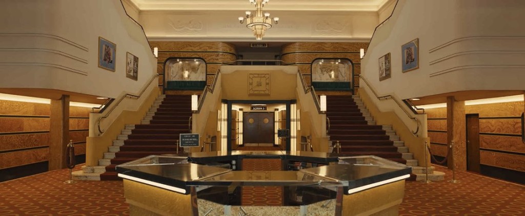 电影在英国肯特郡北岸小镇Margate取景拍摄，美指搵到一家充满Art Deco风格的旧式豪华戏院连大舞厅。