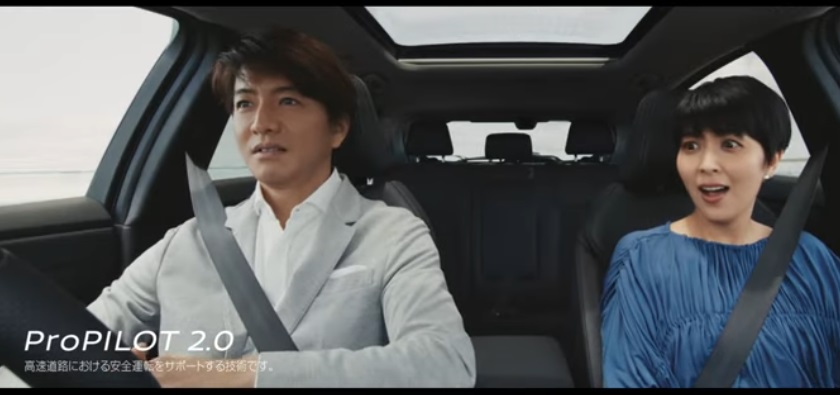 木村試玩自動駕駛時，松隆子一直驚訝地說很厲害。