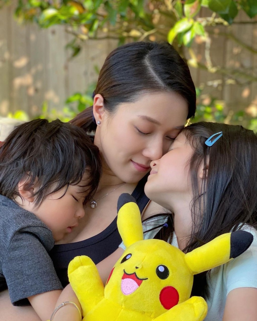 鍾嘉欣與老公結婚後，育有一子兩女，於加拿大定居。(圖片來源：IG@chungkayanlinda)