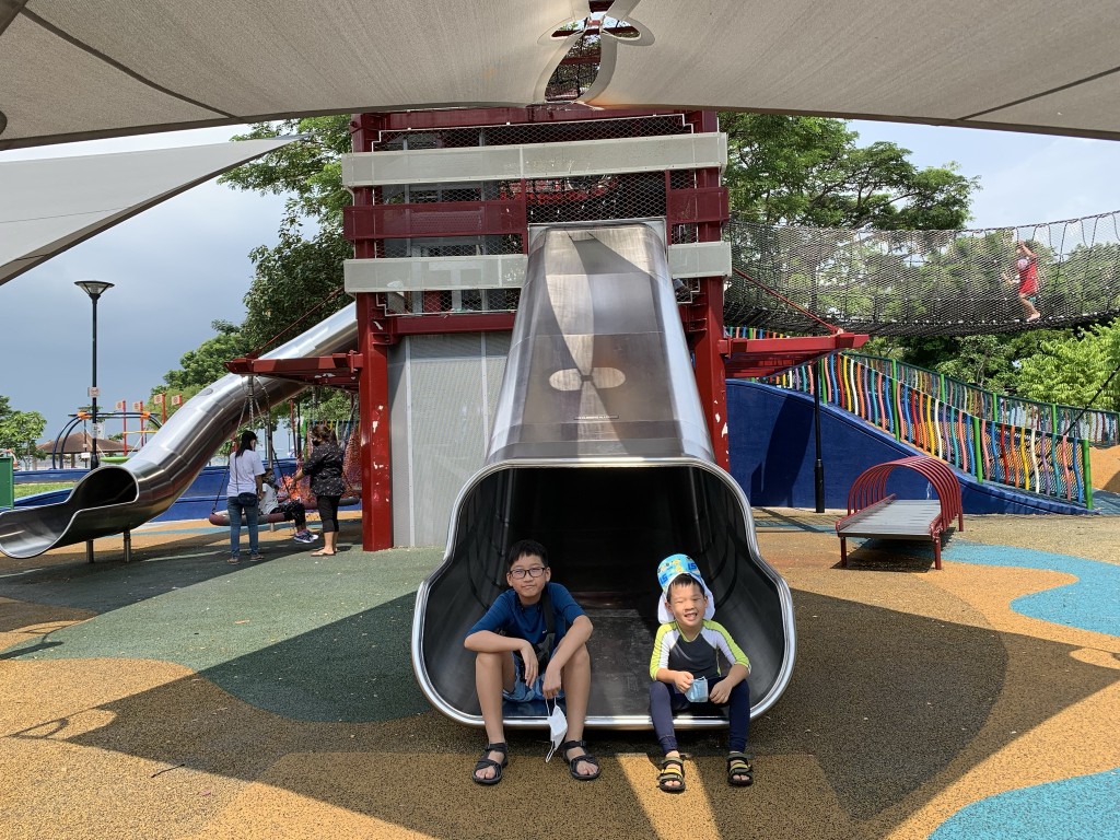 與香港相比，Eunice認為新加坡的公園設施比較多元化，小朋友覺得更好玩。