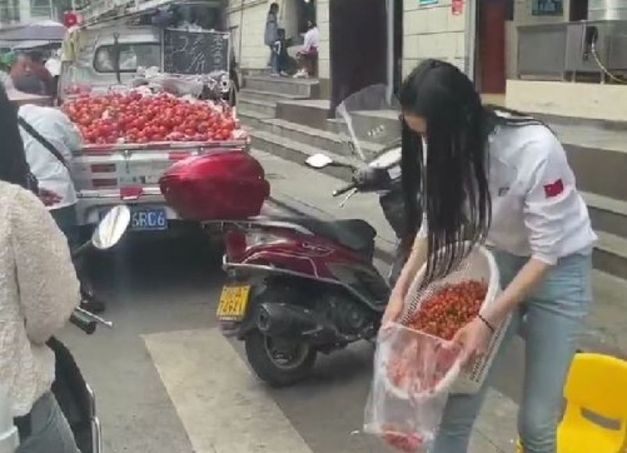 娜娜賣水果每天還會給自己定一個小目標。