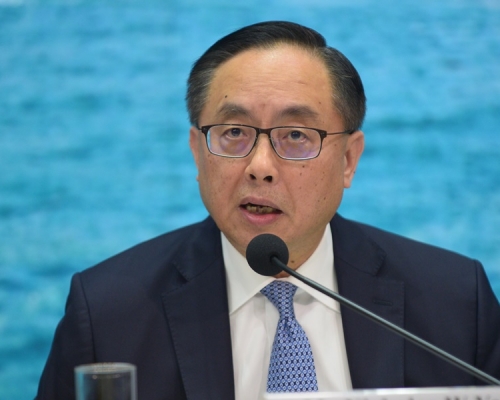 楊偉雄指政府封網需審慎。資料圖片