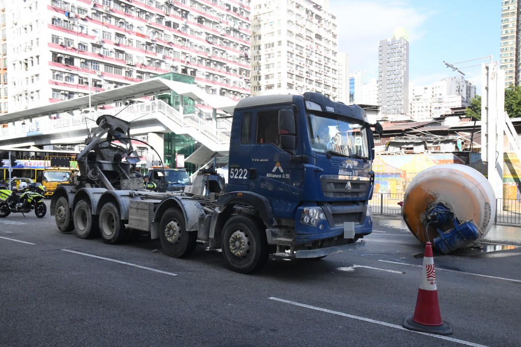 混凝土車田螺飛脫。徐裕民攝