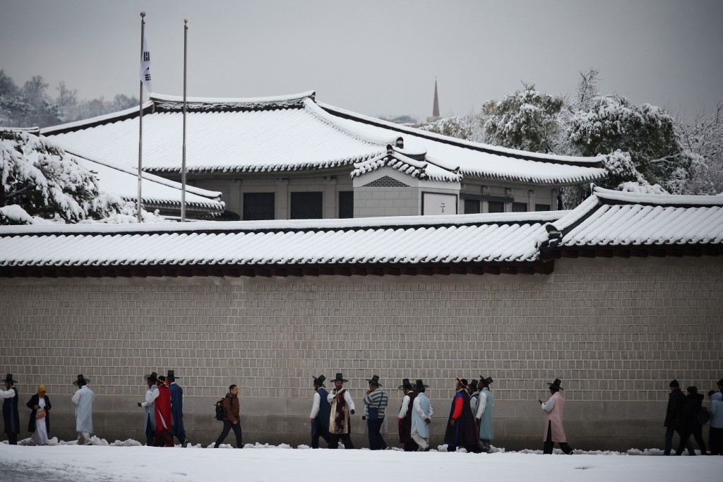 首爾降下破紀錄暴雪。（路透社）