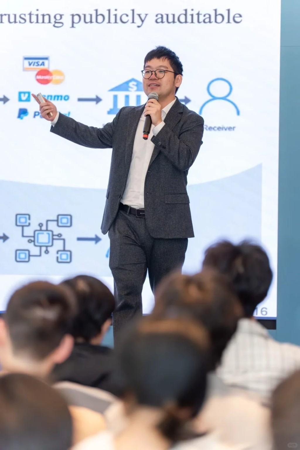 袁文靜的神秘男友「唐博士」擁有強勁背景。 袁文靜的神秘男友「唐博士」擁有強勁背景。