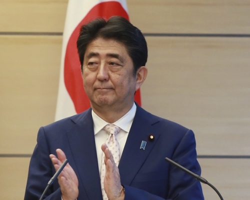 安倍晉三內閣民望急挫擬下月初改組內閣。AP圖片