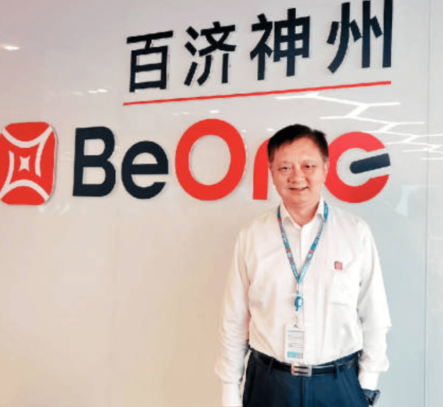 王英群表示,廣州生產基地採用世界領先的數碼化、智能化生產技術,配備自動化倉儲系統,可滿足從攝氏零下70度到常溫的全溫段儲存需求。 王英群表示,廣州生產基地採用世界領先的數碼化、智能化生產技術,配備自動化倉儲系統,可滿足從攝氏零下70度到常溫的全溫段儲存需求。