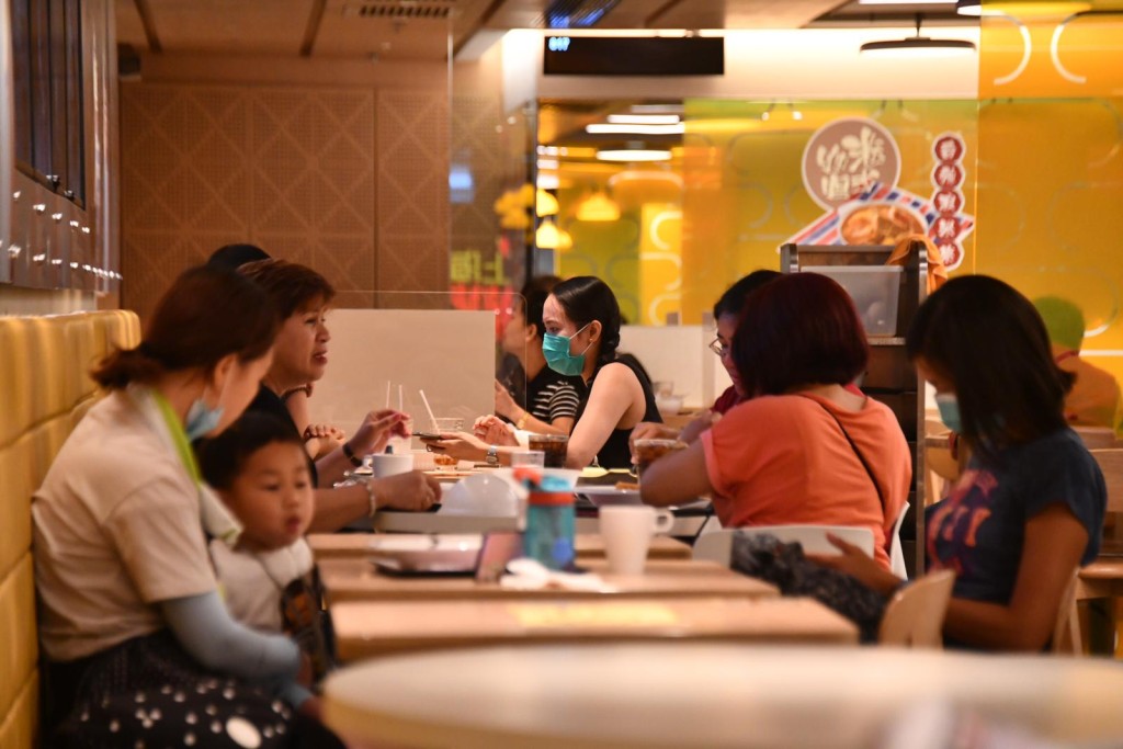 市民外出用餐消費。