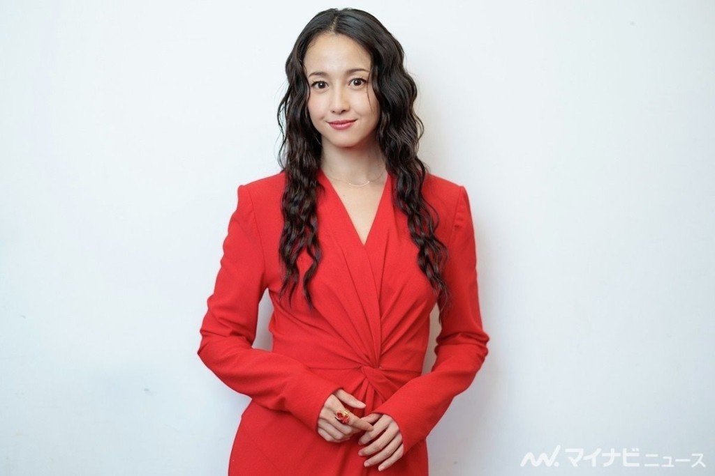 澤尻英龍華被爆今春與小14歲男友在小島結婚。 澤尻英龍華被爆今春與小14歲男友在小島結婚。