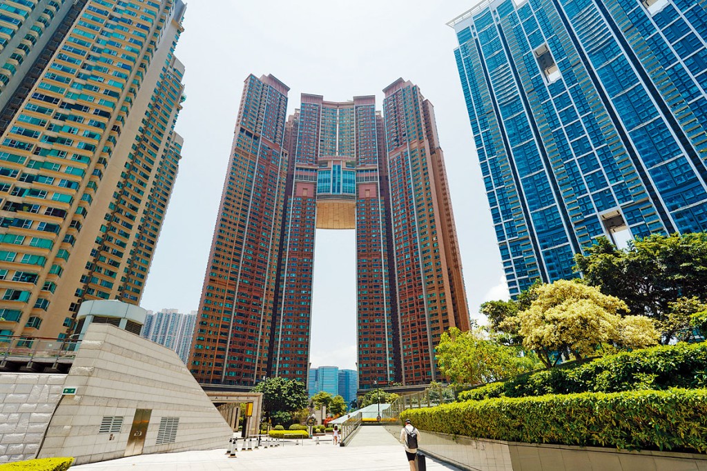 凱旋門朝日閣一個極高層單位，新近以1.05億連1個車位售出。