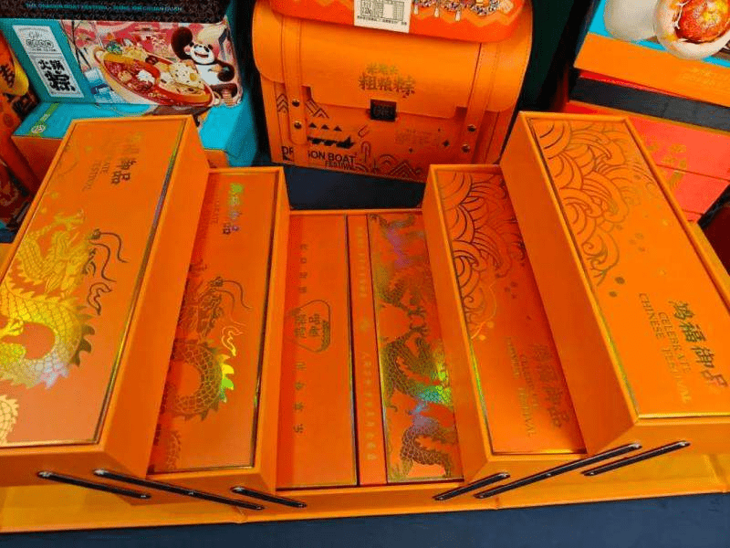 某网店销售的“鸿福御品”粽子礼盒。新华社