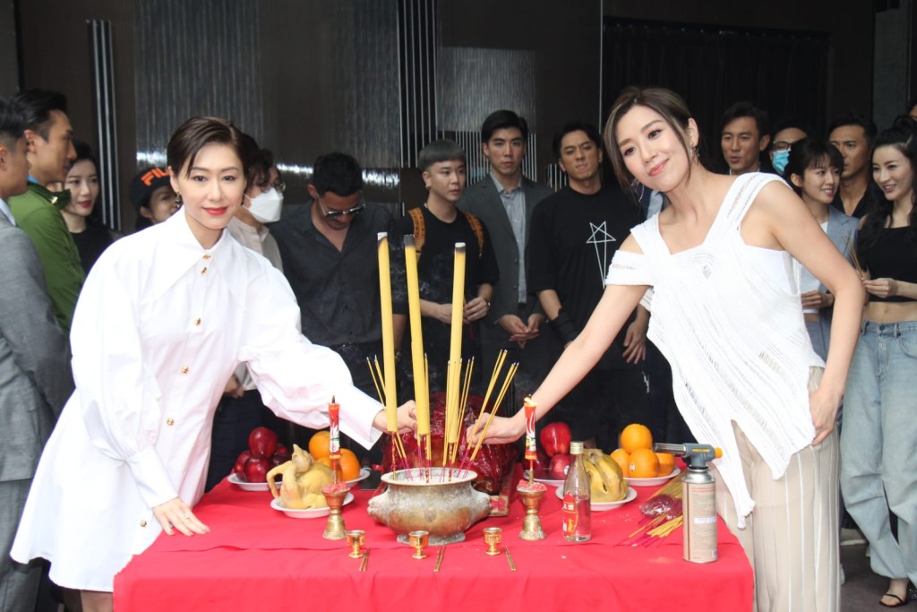 定欣與好姊妹黄智雯10年冇合作。