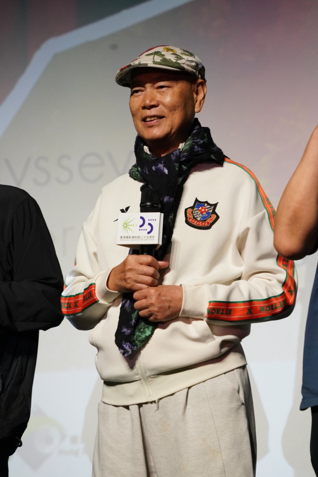 《西遊記大結局之仙履奇緣》(4K數碼修復版)緊接進行世界首映,羅家英受邀在台上大談當年拍攝時的趣事。 《西遊記大結局之仙履奇緣》(4K數碼修復版)緊接進行世界首映,羅家英受邀在台上大談當年拍攝時的趣事。
