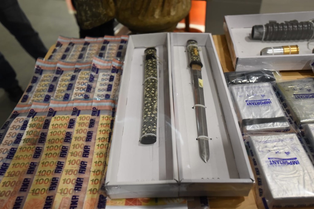 警方展示證物。