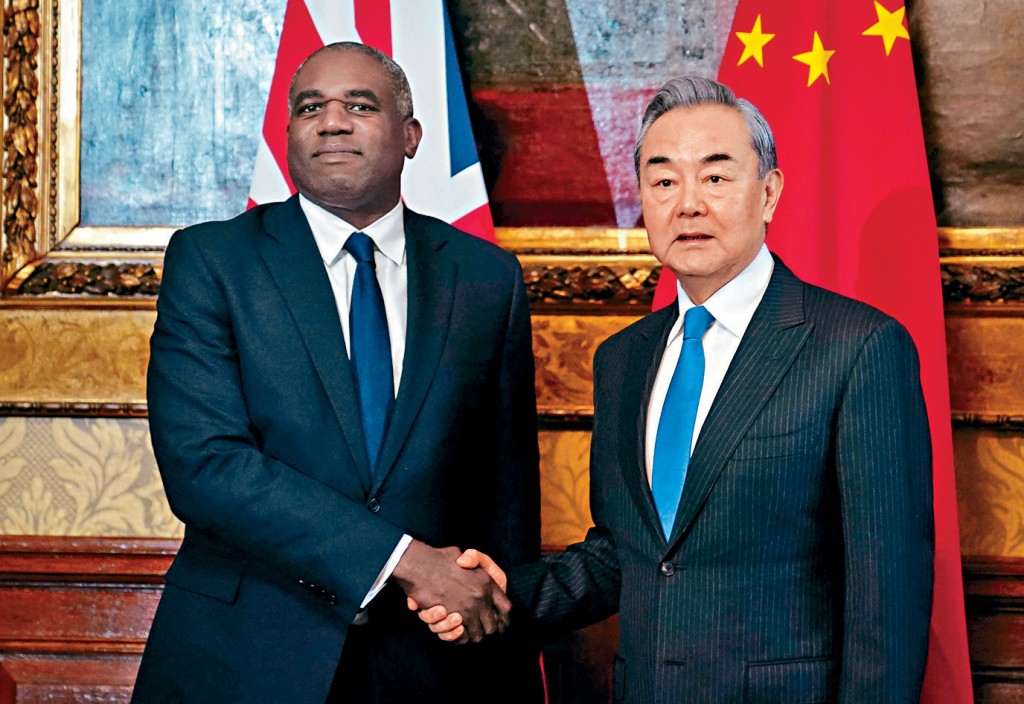 王毅前日同英国外相林德伟会晤。