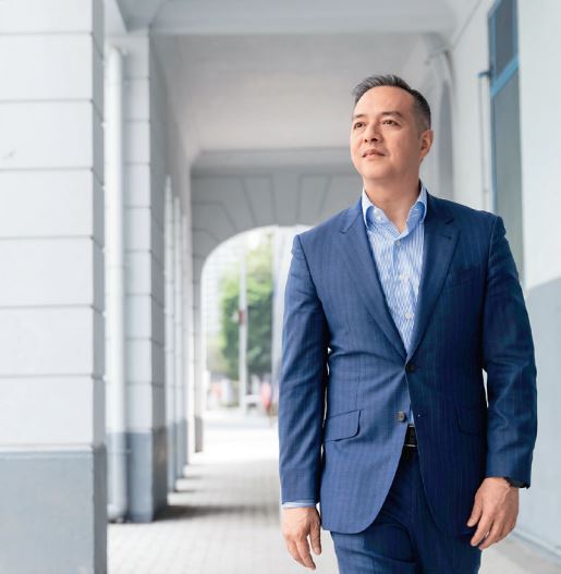 警務處處長周一鳴接受馬會《駿步人生》訪問。馬會《駿步人生》影片截圖