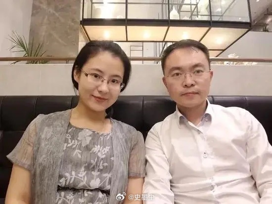蔡磊及其妻子。微博 
