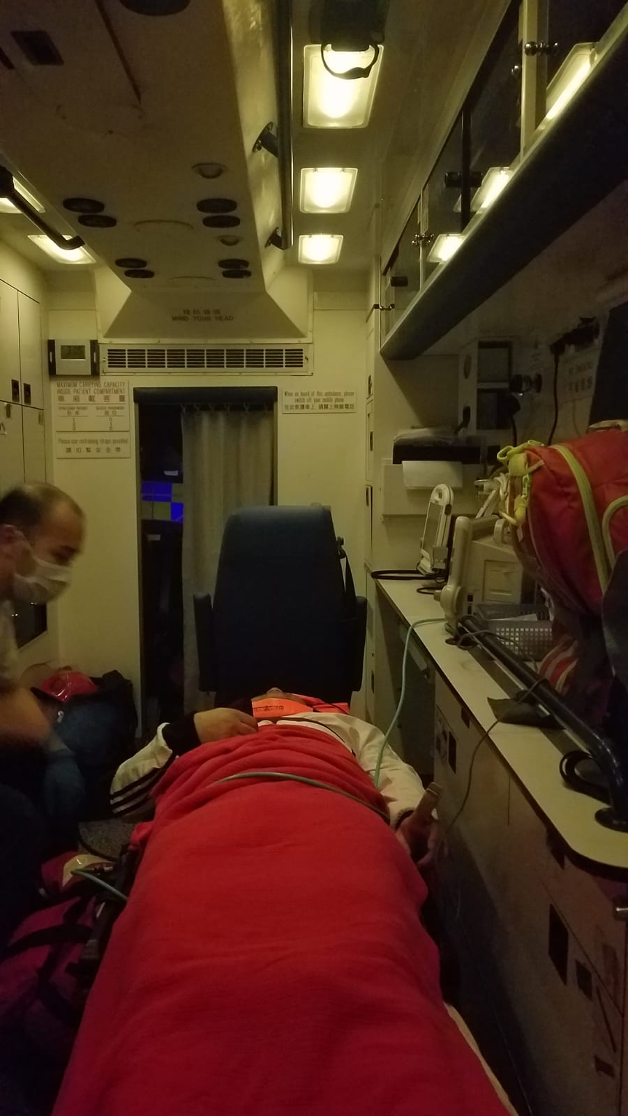 傷者包括私家車上3女1男和4名的士司機。