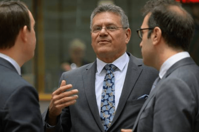 欧盟贸易专员塞夫科维奇（Maros Sefcovic）18日向欧盟大使表示，与美国的谈判进展不顺，特朗普的最新要求“令人失望”。法新社