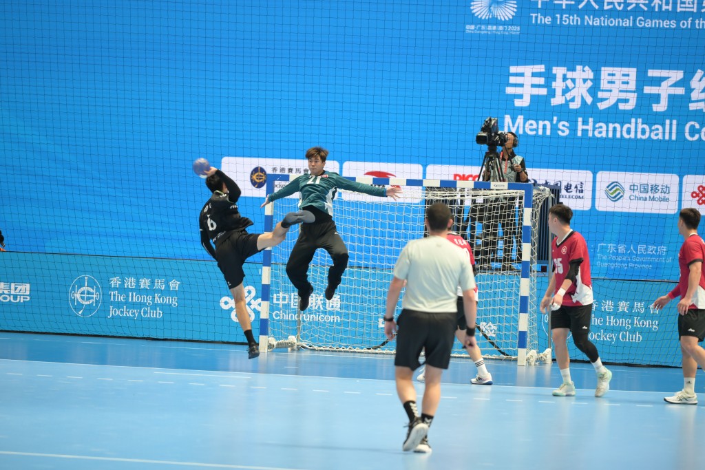 男子手球銅牌賽，港隊鬥北京。何君健攝
