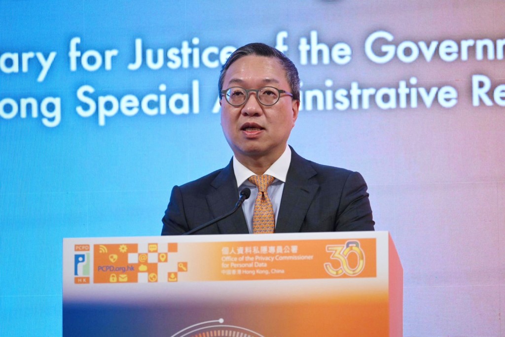 林定國表示，特區政府致力支持公署作為香港可信賴的私隱監管機構，確保其擁有一切必要的方法，以應對全球化下的私隱威脅。