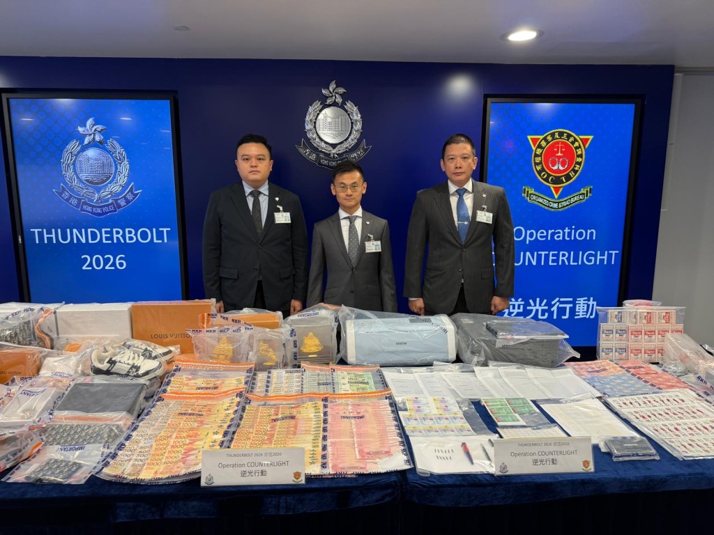 警方有組織罪案及三合會調查科一連兩日在西九龍多區展開搜查拘捕127名男女。曾志恒攝 警方有組織罪案及三合會調查科一連兩日在西九龍多區展開搜查拘捕127名男女。曾志恒攝