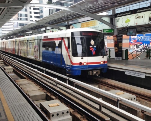 当地政府与曼谷的铁路公司合作，为大众提供为期数天的免费乘搭BTS服务。资料图片