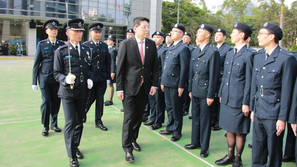 民安隊舉行新隊員結業會操，由全國政協委員莊紫祥擔任檢閱官。政府新聞處