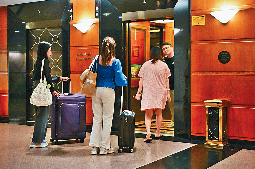 在2025至26年度，酒店房租稅的預計收入為7.7億元。