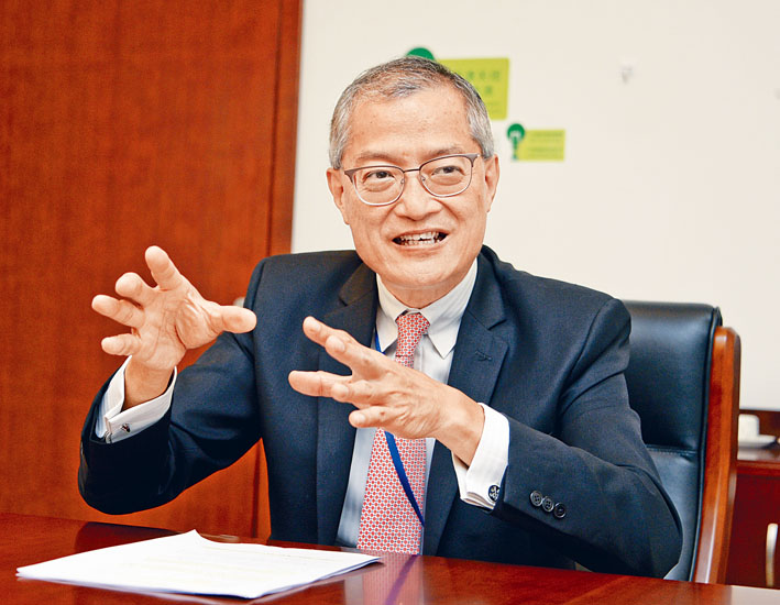 盧寵茂指港大深圳醫院是一所「很大的實驗室」,冀利用一國兩制的優勢,逐漸影響內地十三億人口的醫療。