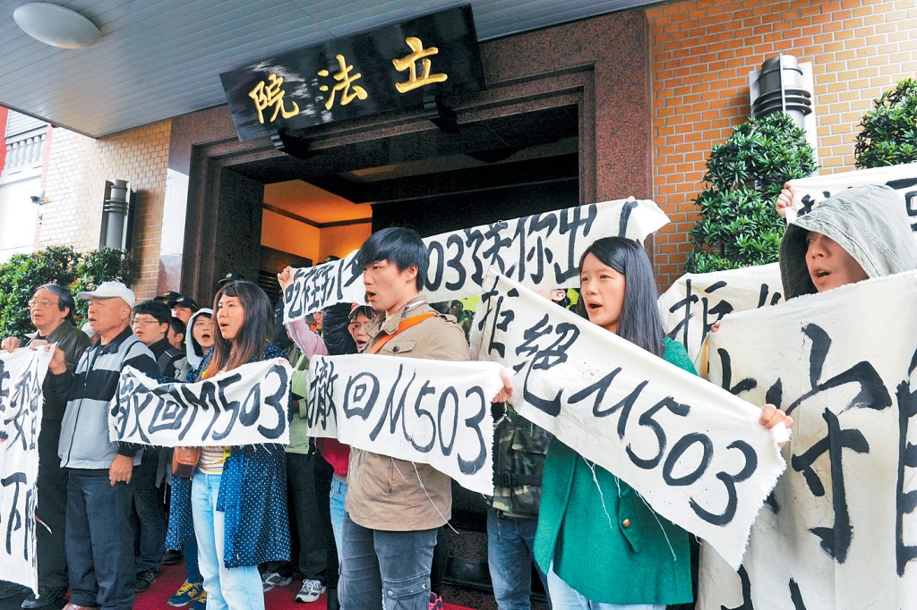 大陸啟用新航路M503,曾引發台灣的民眾抗議。