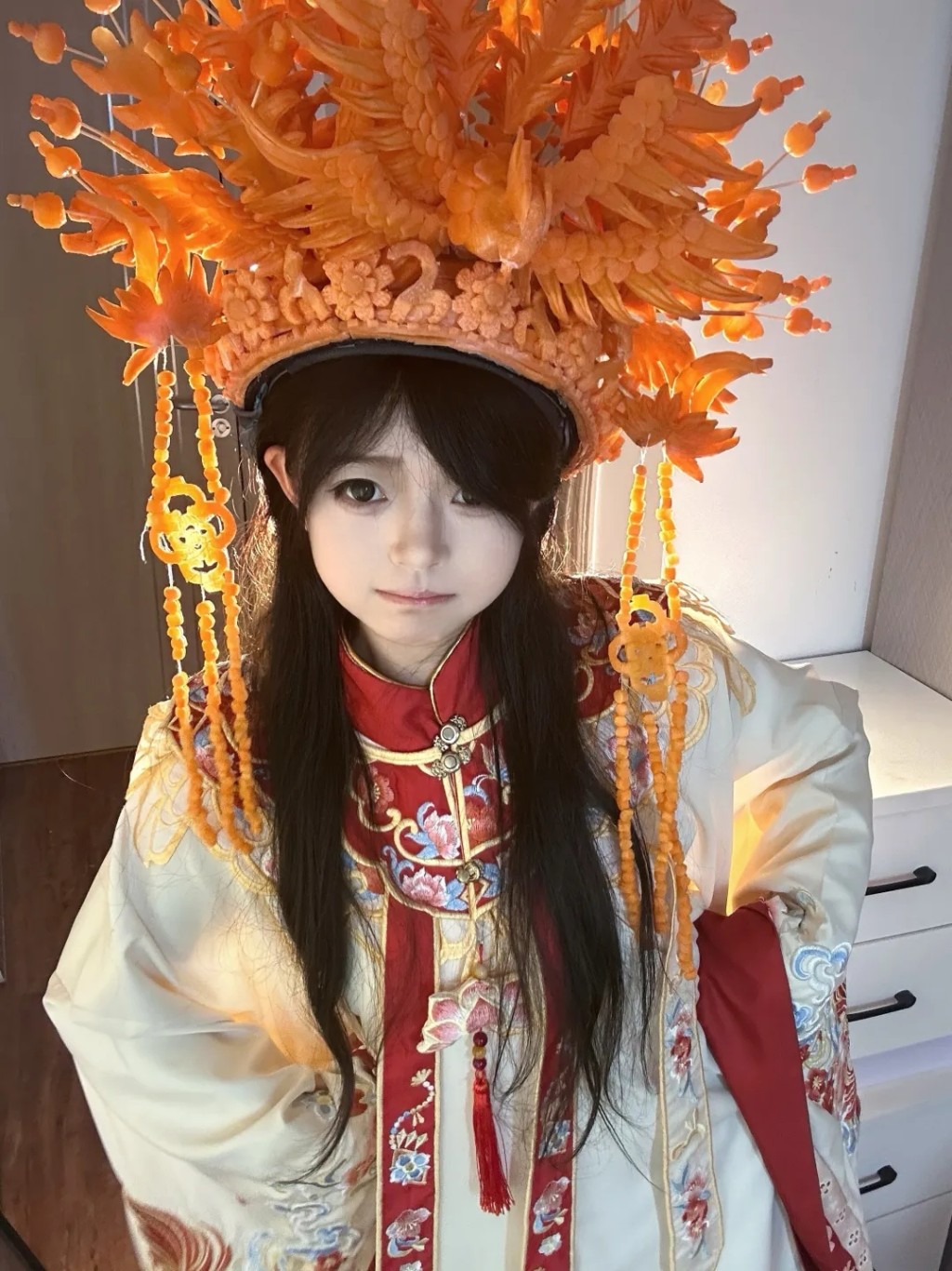 宛如嘴裡有台3D打印機,湖北女孩用紅蘿蔔啃出不同作品。 宛如嘴裡有台3D打印機,湖北女孩用紅蘿蔔啃出不同作品。